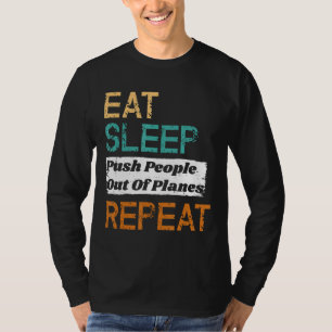 スカイダイビング食べインストラクタースリープ状態から人々を追い出す Tシャツ