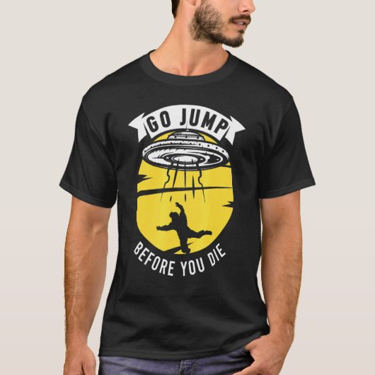 スカイダイビング ユーフォー 飛行機 パラシュート 飛行 おもしろ Tシャツ (正面)