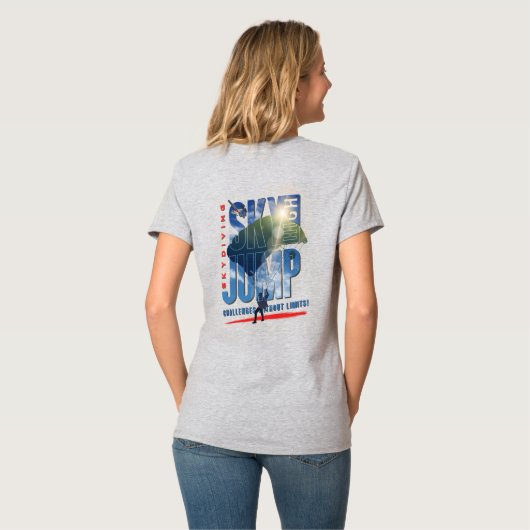 スカイダイビング - 雲の上の自由を感じる | 女性用Vネック Tシャツ (裏面フル)