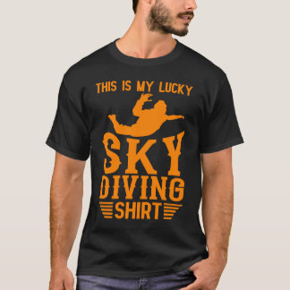 スカイダイビ男性へング女子クールラッキースカイダイバー Tシャツ