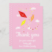 スカイピンクの赤ちゃん女の子の赤ちゃんシャワーで凧 サンキューカード (正面/裏面)