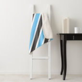 スカイブルーとダークグレーのストライプ シェルパブランケット (インサイチュ)