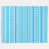 スカイブルーとホワイトのミノアパターン フリースブランケット (正面(横))