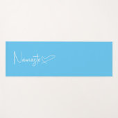 スカイブルーとホワイトナマステスクリプトハートリバーシブル ヨガマット (正面(横))