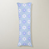 スカイブルーとホワイトフラワーオンライトブルー ボディピロー (正面縦)