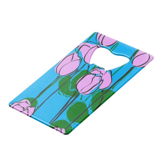 スカイブルーにピンクのチューリップを手描き クレジットカード栓抜き (正面アングル)