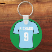 スカイブルーのサッカーシャツデザイン。キーチェーン キーホルダー (正面)