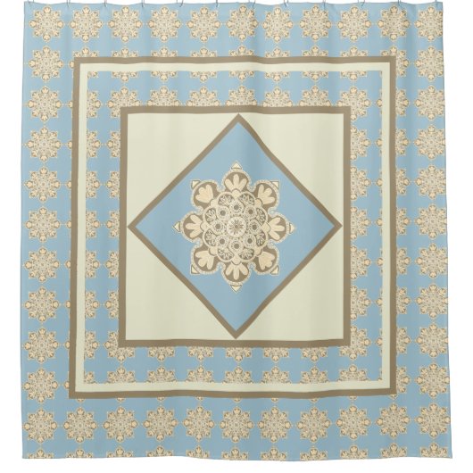 スカイブルーのシャワーカーテンクリームメダリオン シャワーカーテン (正面)