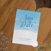 スカイブルーのブラシストローク日付を保存タイポグラフィ 案内ポストカード