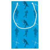 スカイブルーのラクロスのシルエット スモールペーパーバッグ (裏面)