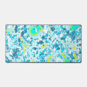 スカイブルーの抽象芸術アートが点在する デスクマット (正面)