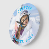 スカイブルーパーソナライズされた文字ファミリーの写真 ラージ壁時計 (傾斜)