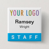 スカイブルーピンバックスタッフバッジ（ロゴ付き四角い名前） 缶バッジ (正面)