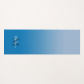 スカイブルーミニマルグラデーションモノグラムスクリプト名 ヨガマット (正面(横))