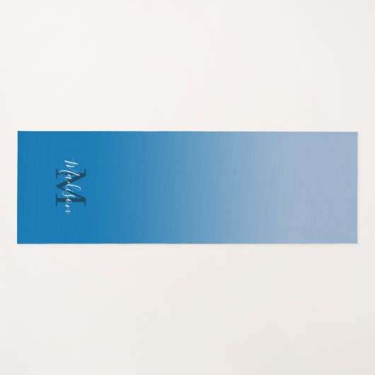 スカイブルーミニマルグラデーションモノグラムスクリプト名 ヨガマット (正面(横))