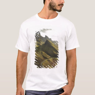 スカイ島のザ・クワイリングへ続く道 Tシャツ
