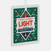 スカウトの指導者たちが明るい未来のオーナメントを築く メタルオーナメント (正面右)
