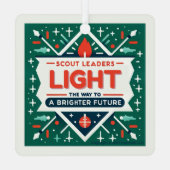 スカウトの指導者たちが明るい未来のオーナメントを築く メタルオーナメント (裏面)