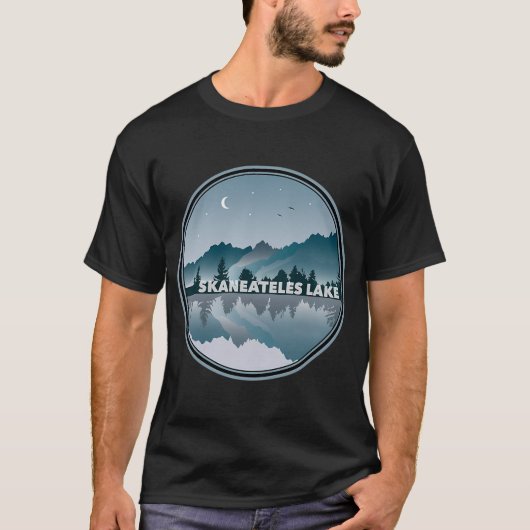 スカネアテレス湖 ニューヨーク州の反射 Tシャツ (正面)