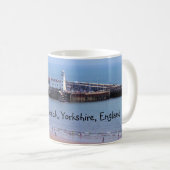 スカボロのビーチ、イギリスのパノラマのマグ コーヒーマグカップ (正面右)