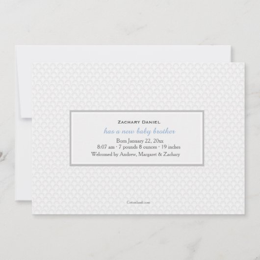 スカラップで仕上げられた写真のコラージュの誕生の発表 案内状 (裏面)