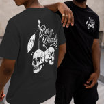 スカルさくらんぼ不気味と甘いゴシックのハロウィーン Tシャツ<br><div class="desc">この不気味な季節ユーモアのあるのゴシックワードローブに完璧な追加の私たちの最先端と「ベリー致命的」なスカルさくらんぼTシャツを紹介。このユニークスカルシャツは、2人のスカルを巧みにさくらんぼとして持つ印象的なデザインを特徴とし図解入りの、写真付きのて、「ベリー・デール」という機知に富んだフレーズを伴う。 闇のユーモアとゴシックのスタイルを組み合わせたこの一品でハロウィーンの精神を受け入れる。このシャツは、マカバーのtouchを鑑賞する友人や家族のための理想的なハロウィーンギフトである。ハローウィンパーティや外出に最適カジュアルで、頭を回転させ、会話を刺激する。</div>