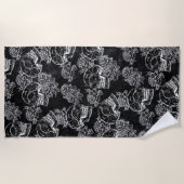 スカルとチョークバラ |ゴシックファンキークグランジラ ビーチタオル (正面)