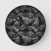 スカルとチョークバラ |ゴシックファンキークグランジラ ラウンド壁時計 (正面)