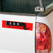 スカルと交差骨赤黒海賊旗 バンパーステッカー (トラック上)