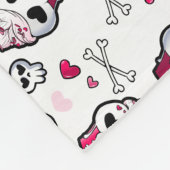 スカルのカップケーキの狂気 フリースブランケット (角)