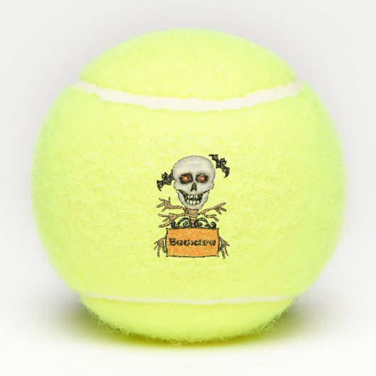 スカルの木の手足の飛んでいるこうもりに注意サイン テニスボール (裏面)