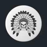 スカルインディアン長 缶バッジ<br><div class="desc">先住民アメリカインディアンの頭で羽毛の生えた。</div>