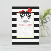 スカルカップル赤いハロウィン結婚のカップルのシャワー 招待状 (スタンド正面)