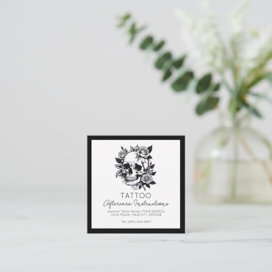 スカルタトゥーのアフターケアの指示スタイリッシュ スクエア名刺 (スタンド正面)