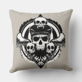 スカルデザインは翼とシンボルを特徴とする クッション (裏面)