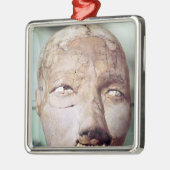 スカル、エリコから、7000-6000紀元前に メタルオーナメント (左)