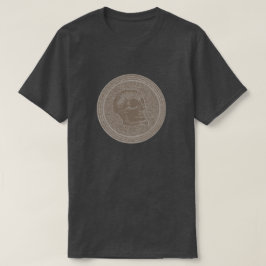 スカル – 石の背景の中の砂色 Tシャツ