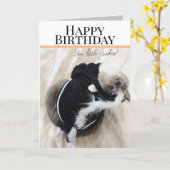 スカンクのコスチュームで可愛い猫の誕生日グリーティングカード カード (黄色い花)