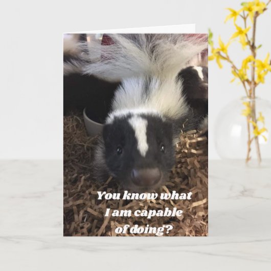 **スカンクは、幸せな方が良いと言っています**誕生日 カード (黄色い花)