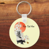 スカンクも花の匂いを嗅ぐ時間が必要！ キーホルダー (正面)