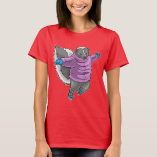 スカンクアイススケートで滑るアイススケート Tシャツ