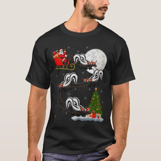 スカンクサンタソリ飛行おかしいマジカルクリスマス Tシャツ (正面)