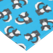 スカンク誕生日パーティー テーブルクロス (アングル)