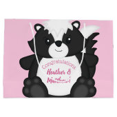 スカンク赤ちゃんシャワーピンク ラージペーパーバッグ (裏面)