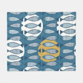 スカンジによる青い魚のシームレインスパイアスパターン フリースブランケット (正面(横))