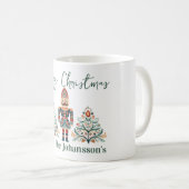 スカンジナビアのくるみ割り人形のカスタムネーム クリスマス コーヒーマグカップ (正面右)