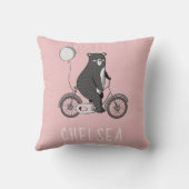 スカンジナビアのクマがバイクミニマリストピンク クッション (裏面)