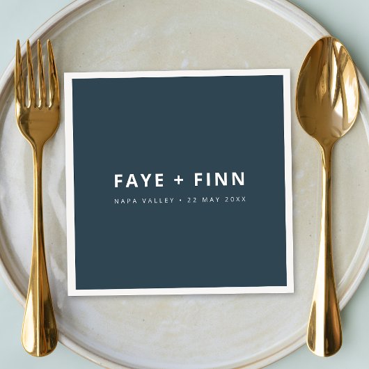 スカンジナビアのスモークブルー結婚ミニマリストのディナー スタンダードカクテルナプキン