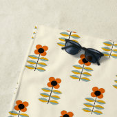 スカンジナビアの刺激を受けたなオレンジ花パターン ビーチタオル (インサイチュ)