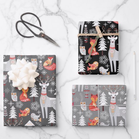 スカンジナビアの森林の動物のクリスマスホリデー ラッピングペーパーシート (正面)